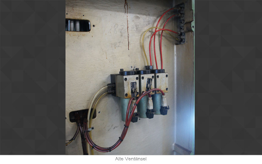 Alte Ventilinsel Hydraulikventile